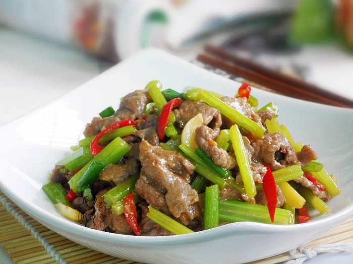 芹菜炒牛肉