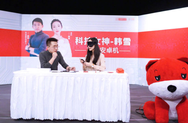 韩雪再拆安卓手机 出生军人家庭，父亲是机电工程师