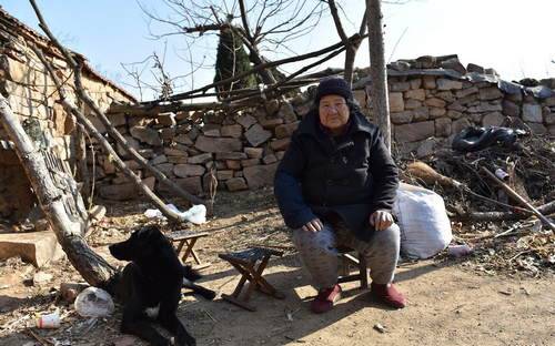 隐居深山已7代 母亲为养家人曾下山要饭20年