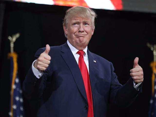 女星遭白宫开除 暗示就职期看到极其荒谬的事情