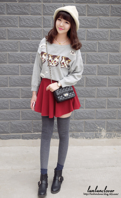 夏季+皮肤太黑 怎么搭配衣服显皮肤白呢？