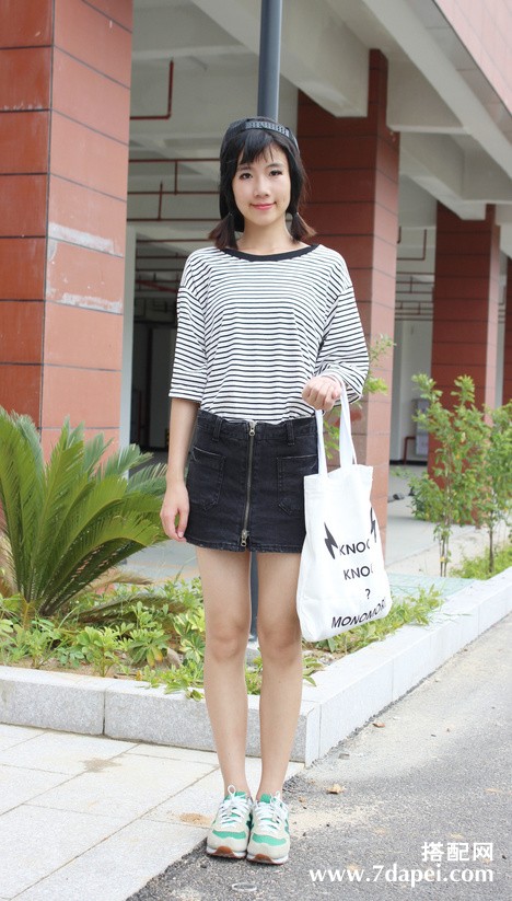 夏天+短裙如何搭配才显个子高呢？