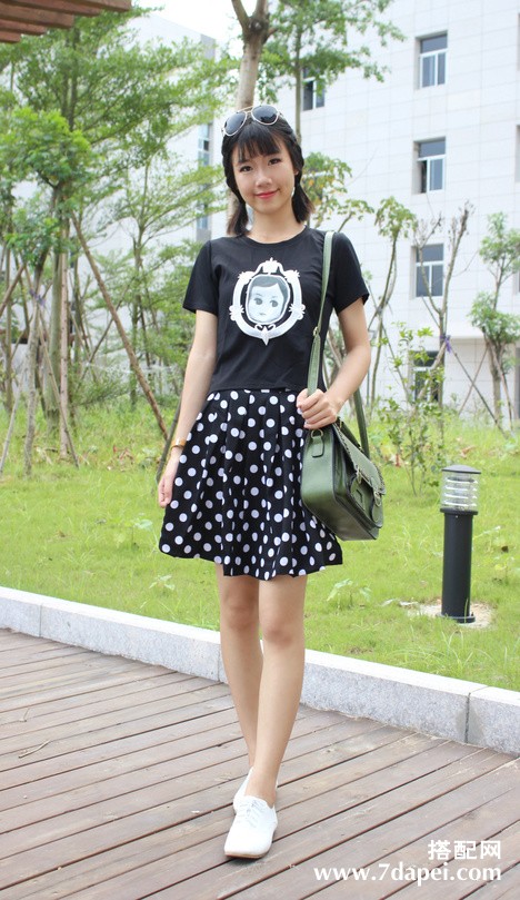 夏天+短裙如何搭配才显个子高呢？