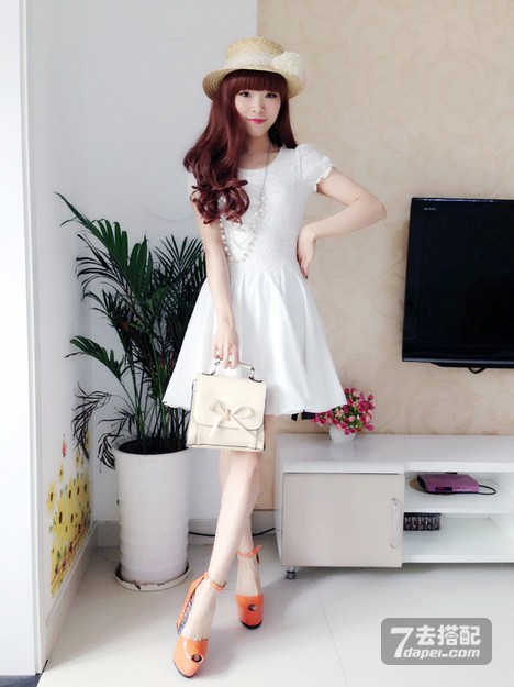 夏天+显瘦长腿 如何搭出筷子腿呢？