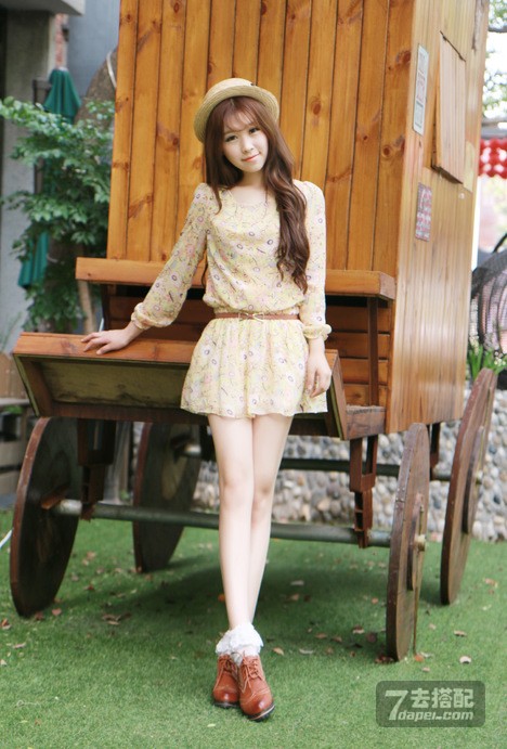 夏天+显瘦长腿 如何搭出筷子腿呢？