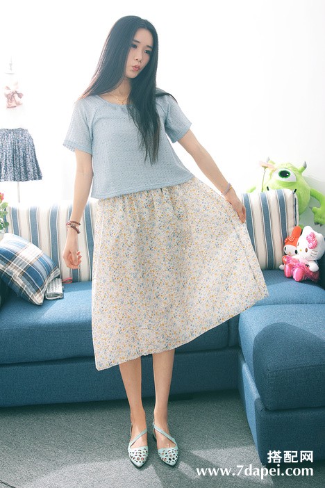 夏天+皮肤太黑 怎么搭配衣服显白？